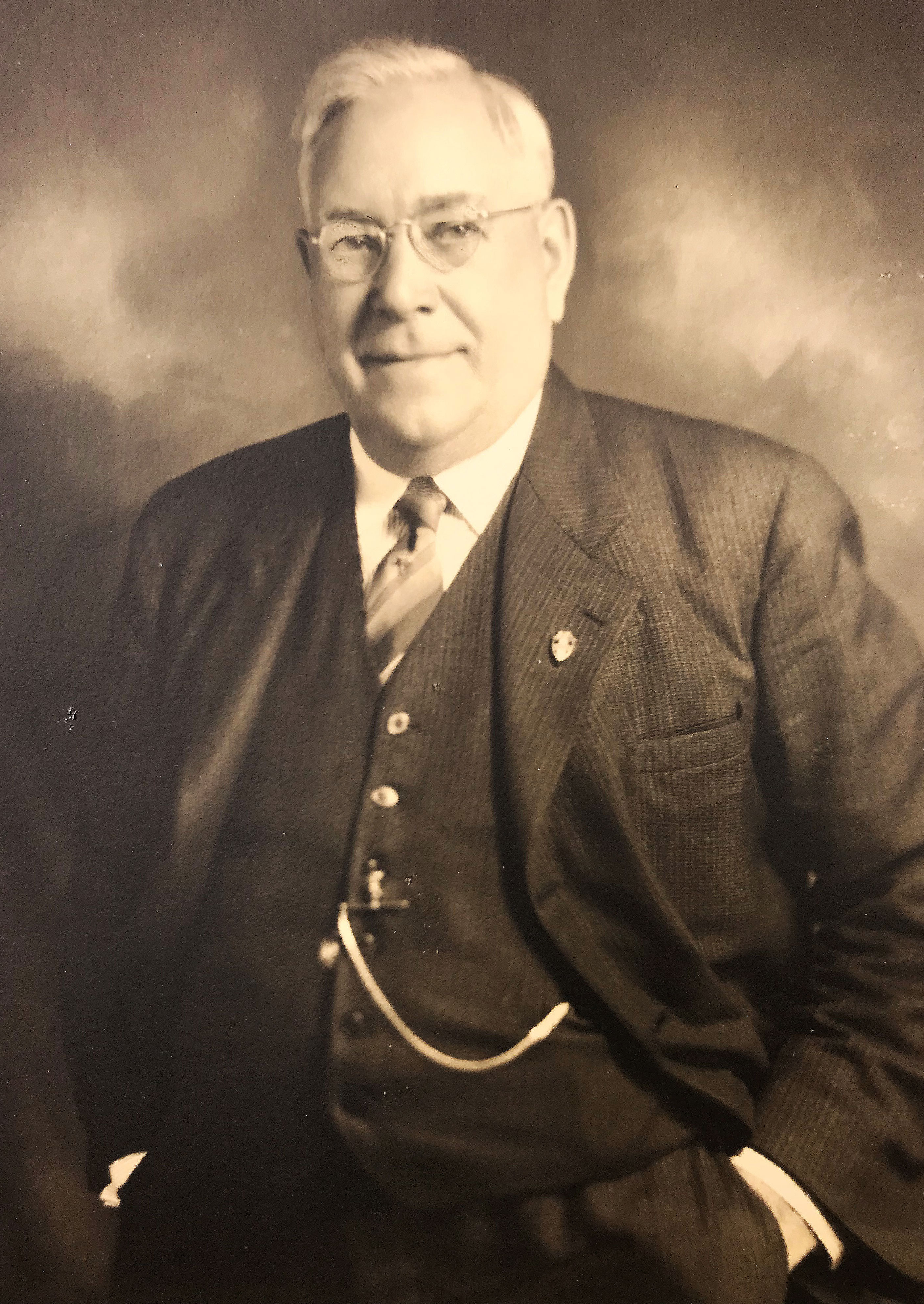 Charles-E.-Larson Charles-E.-Larson